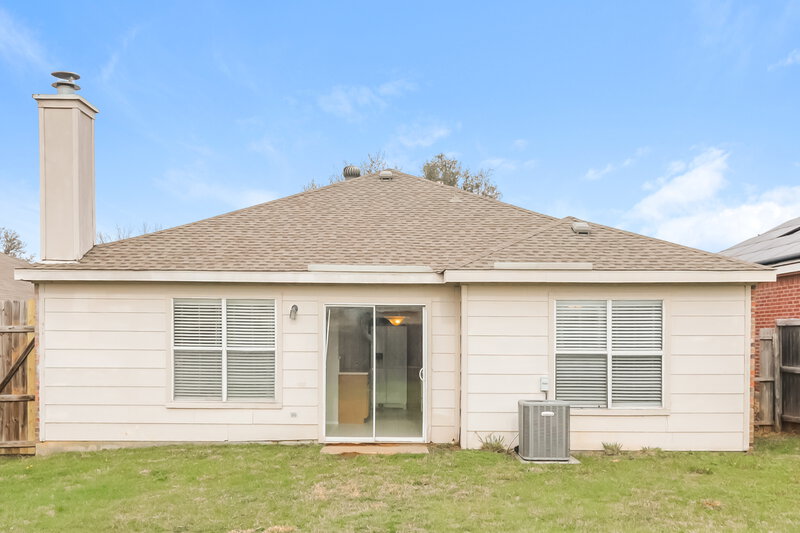 1,950/Mo, 3309 Bentgate Ct Denton, TX 76210 Rear View