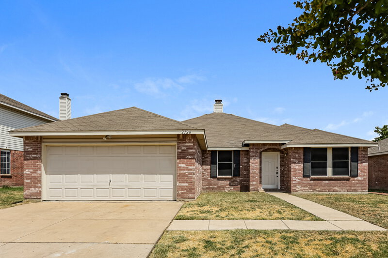2,325/Mo, 2128 Panorama Ln Grand Prairie, TX 75052 External View