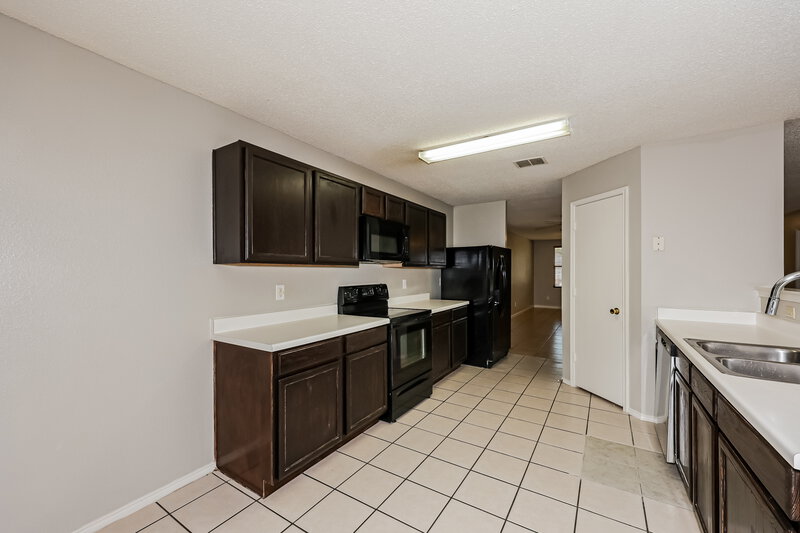 2,325/Mo, 2128 Panorama Ln Grand Prairie, TX 75052 Kitchen View 2