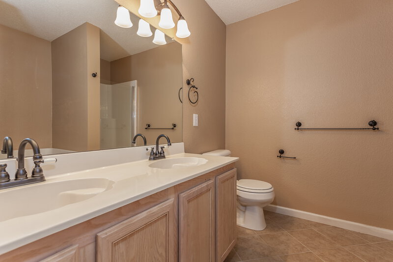 2,280/Mo, 2128 Panorama Ln Grand Prairie, TX 75052 Master Bathroom View