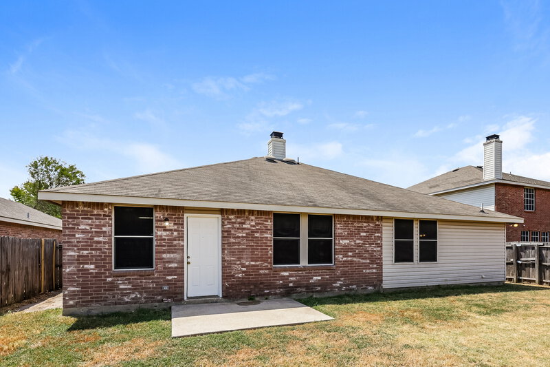2,325/Mo, 2128 Panorama Ln Grand Prairie, TX 75052 Rear View