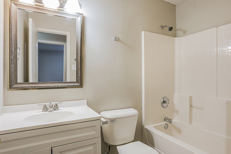 2,025/Mo, 1203 Wisdom Dr Cedar Hill, TX 75104 Bathroom View