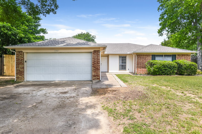 2,255/Mo, 4307 Cypress Springs Ct Arlington, TX 76001 External View