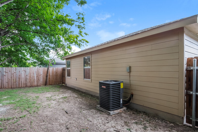 1,880/Mo, 10529 Flamewood Dr Fort Worth, TX 76140 Misc View 17