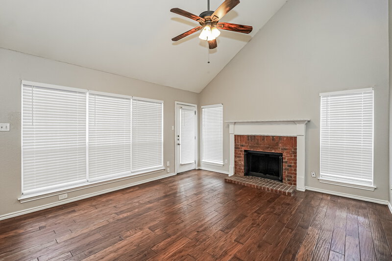 2,375/Mo, 941 Azalia Dr Lewisville, TX 75067 Living Room View 2