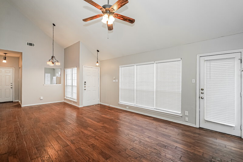 2,375/Mo, 941 Azalia Dr Lewisville, TX 75067 Living Room View 4