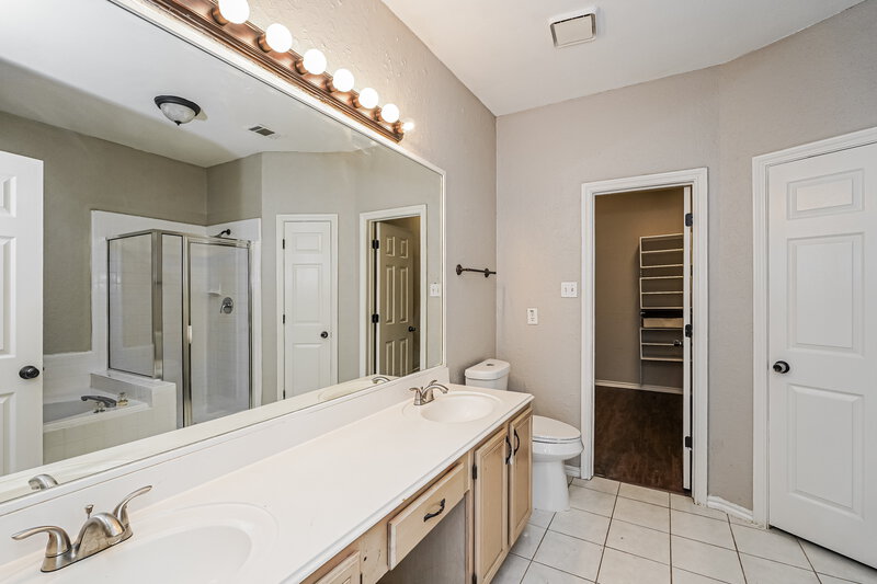 2,375/Mo, 941 Azalia Dr Lewisville, TX 75067 Main Bathroom View