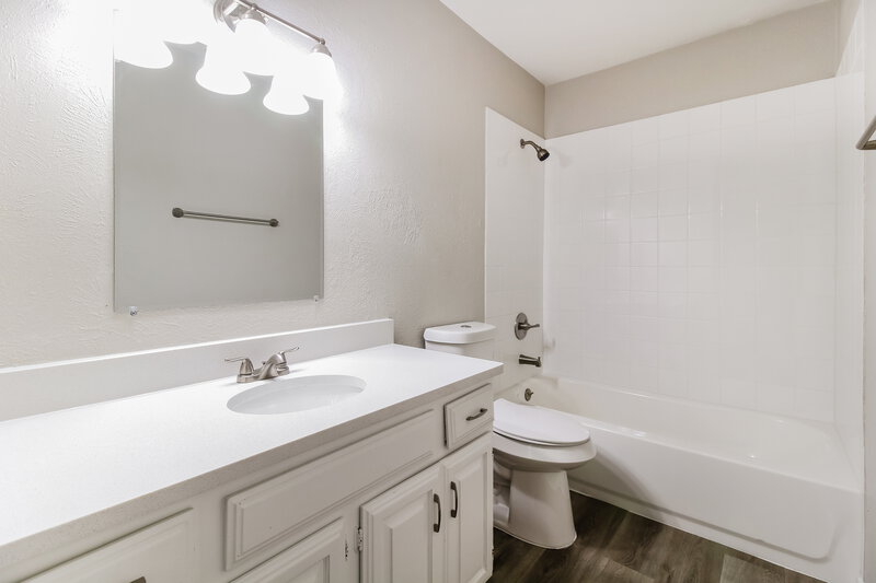 2,235/Mo, 2500 Rock Haven St Arlington, TX 76018 Bathroom View