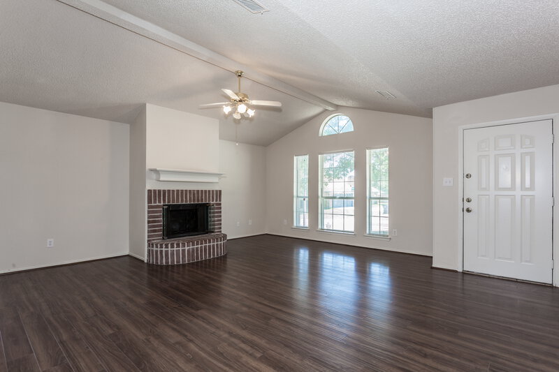 1,775/Mo, 10216 Aurora Dr Fort Worth, TX 76108 Living Arealarge View