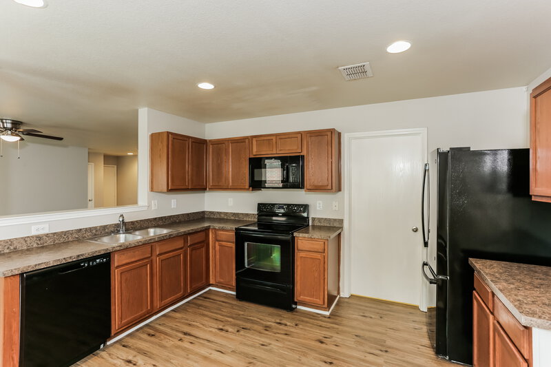 1,900/Mo, 10308 Roosevelt Gap Ct Fort Worth, TX 76140 Kitchen View 3