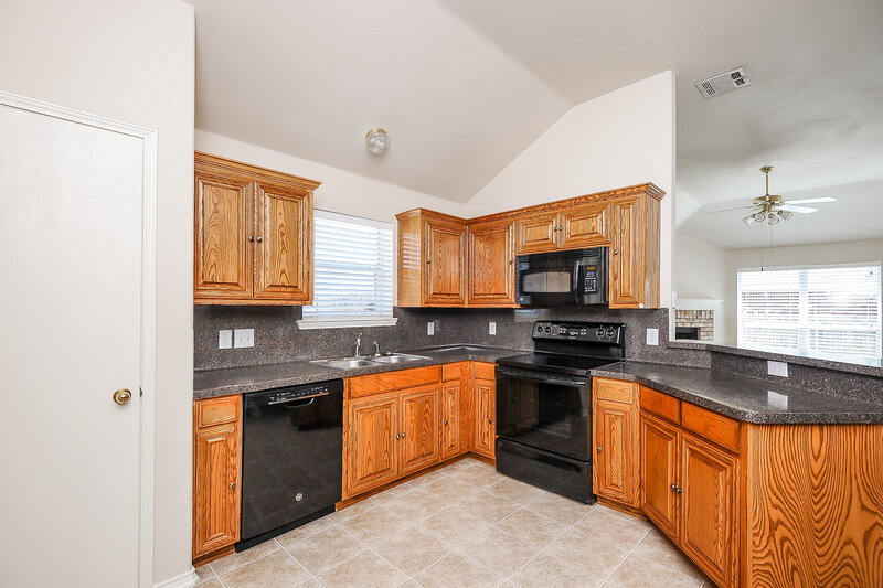 1,985/Mo, 10776 Braemoor Dr Haslet, TX 76052 Kitchen View