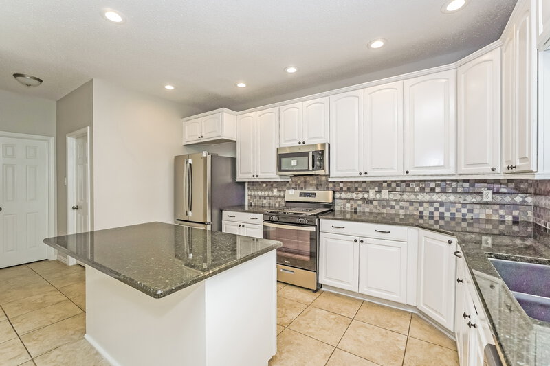 2,485/Mo, 4704 Shell Ridge Dr Fort Worth, TX 76133 Kitchen View 2