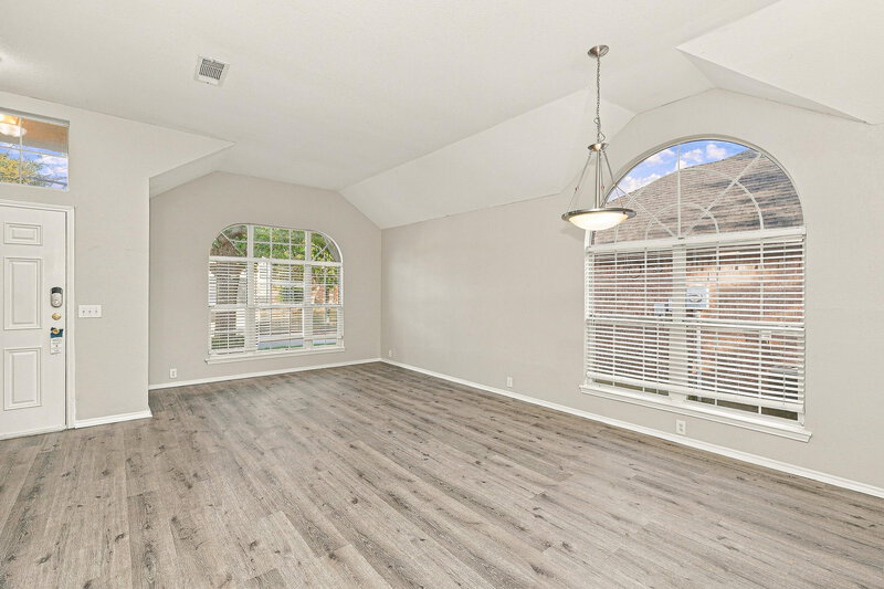 2,245/Mo, 802 Lake Bridge Dr Lake Dallas, TX 75065 Living Room View 2