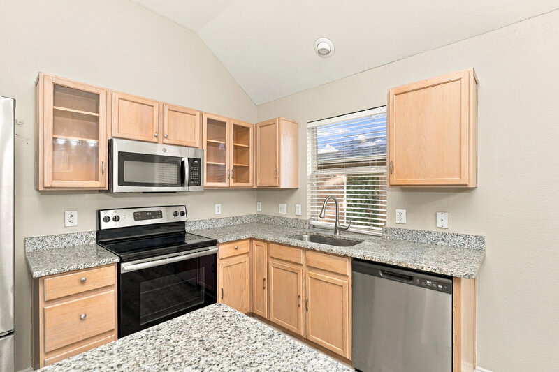 2,245/Mo, 802 Lake Bridge Dr Lake Dallas, TX 75065 Kitchen View 2