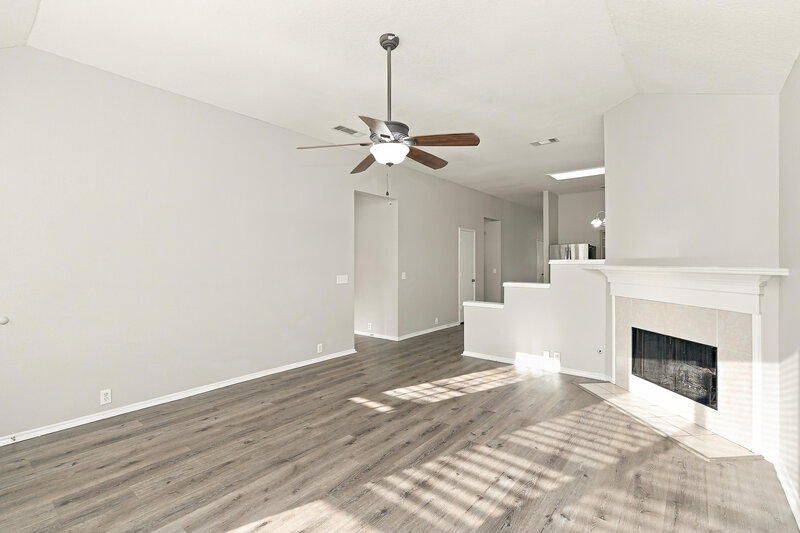 2,245/Mo, 802 Lake Bridge Dr Lake Dallas, TX 75065 Family Room View