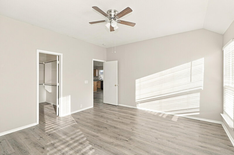 2,245/Mo, 802 Lake Bridge Dr Lake Dallas, TX 75065 Primary Bedroom View