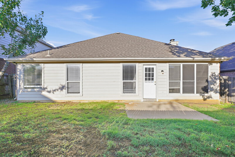 2,245/Mo, 802 Lake Bridge Dr Lake Dallas, TX 75065 Rear View