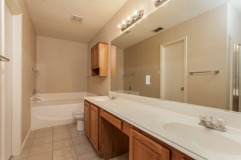 1,695/Mo, 6412 Stonewater Bend Trl Fort Worth, TX 76179 Master Bathroom View