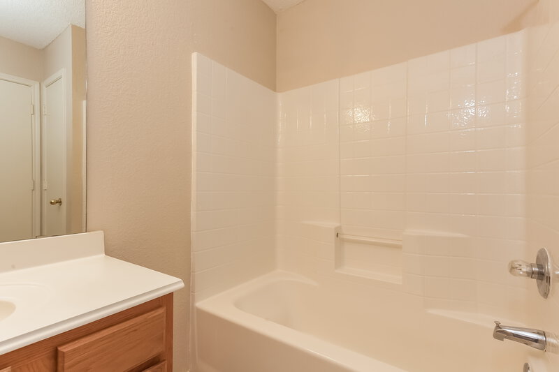 1,695/Mo, 6412 Stonewater Bend Trl Fort Worth, TX 76179 Bathroom View