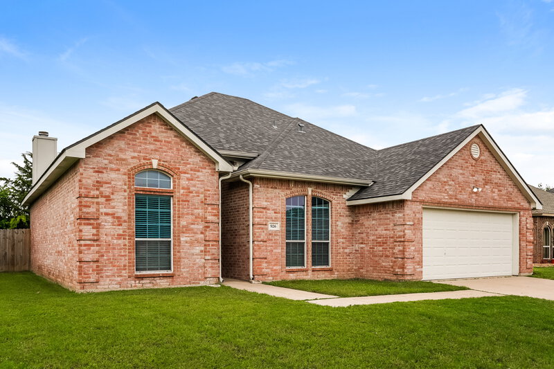 2,635/Mo, 926 Pheasant Dr Midlothian, TX 76065 Front View