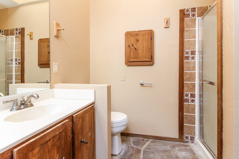 2,025/Mo, 1513 Stillmeadow Dr Mesquite, TX 75181 Master Bathroom View