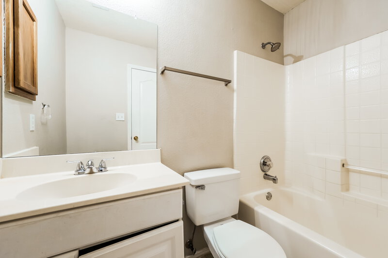 2,235/Mo, 2268 Bresee Dr Carrollton, TX 75010 Bathroom View