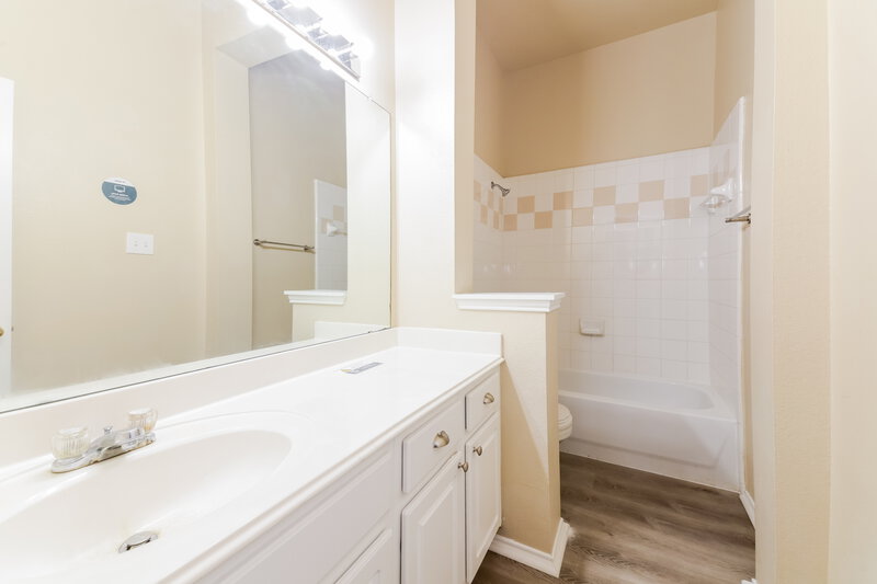 2,125/Mo, 2100 Lake Fork Ln Little Elm, TX 75068 Bathroom View