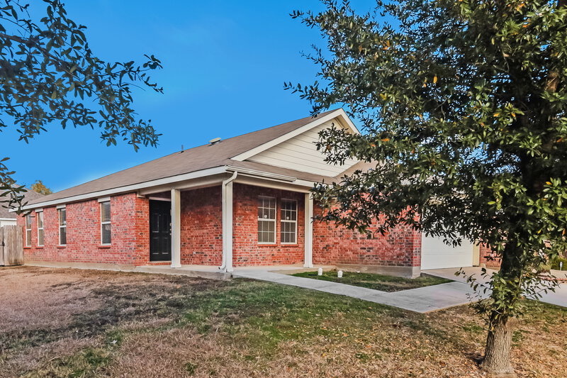 1,800/Mo, 1206 Pine Forest Dr Princeton, TX 75407 Front View 2