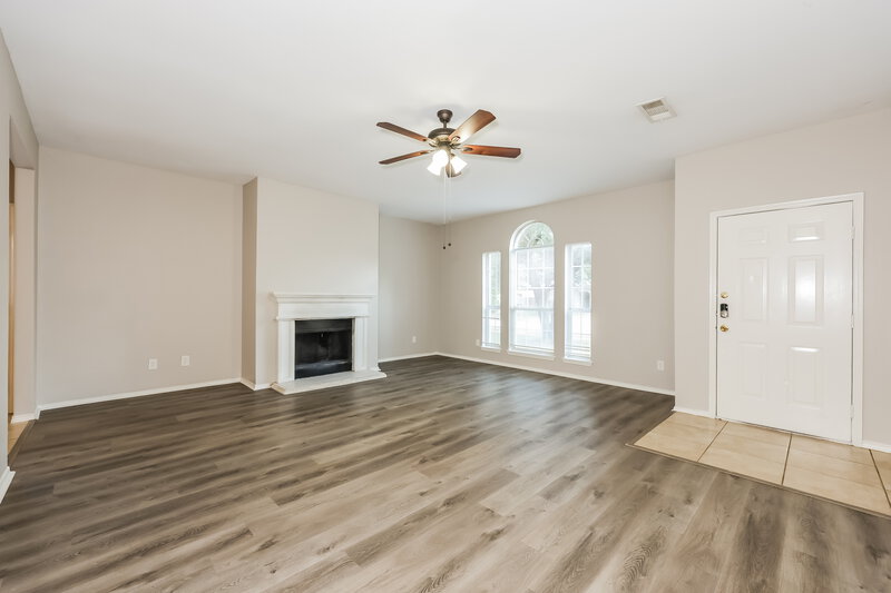 1,910/Mo, 2321 Wildwood Ln Denton, TX 76210 Living Room View
