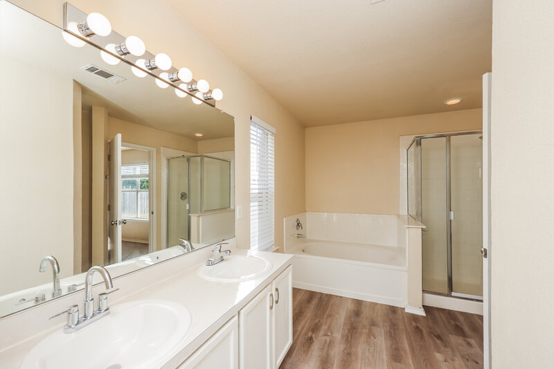 2,055/Mo, 2304 Eagle Mountain Dr Little Elm, TX 75068 Main Bathroom View