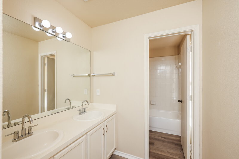 2,055/Mo, 2304 Eagle Mountain Dr Little Elm, TX 75068 Bathroom View