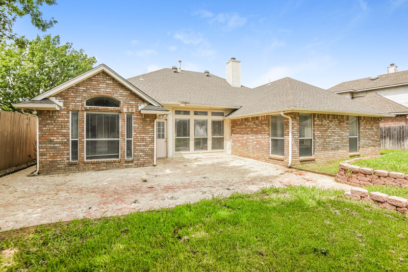 2,085/Mo, 2724 Willow Creek Ct Bedford, TX 76021 Rear View