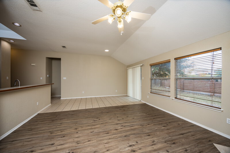 1,995/Mo, 3704 Saint Johns Dr Denton, TX 76210 Living Room View