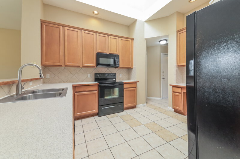2,450/Mo, 3704 Saint Johns Dr Denton, TX 76210 Kitchen View