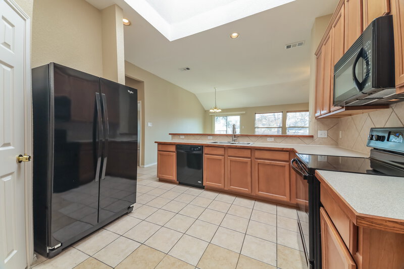 2,450/Mo, 3704 Saint Johns Dr Denton, TX 76210 Kitchen View 2