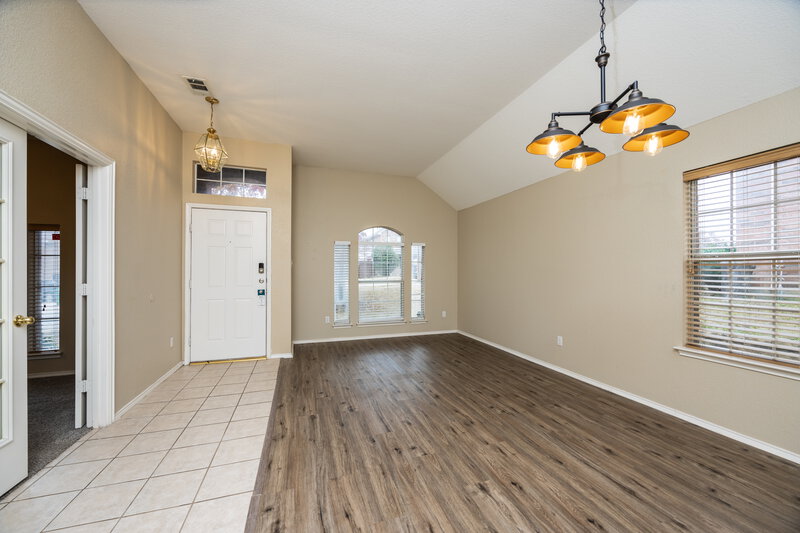 1,995/Mo, 3704 Saint Johns Dr Denton, TX 76210 Family Room View