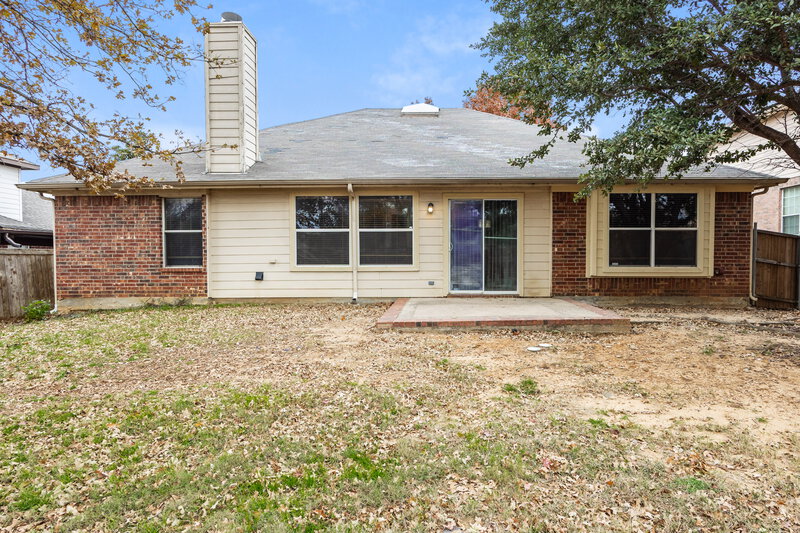 1,995/Mo, 3704 Saint Johns Dr Denton, TX 76210 Rear View