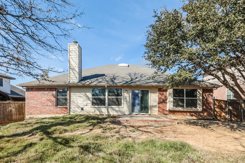 2,450/Mo, 3704 Saint Johns Dr Denton, TX 76210 Rear View