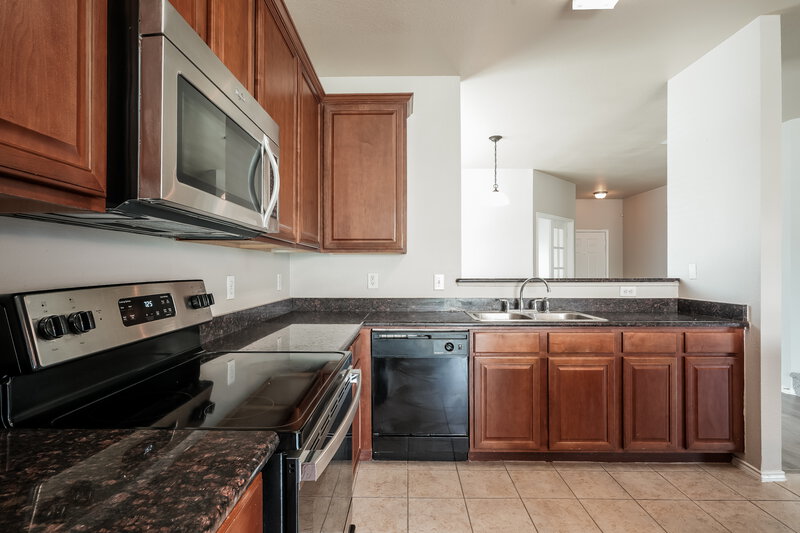 2,340/Mo, 8500 Shallow Creek Dr Fort Worth, TX 76179 Kitchen View 2