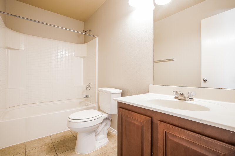 2,340/Mo, 8500 Shallow Creek Dr Fort Worth, TX 76179 Bathroom View