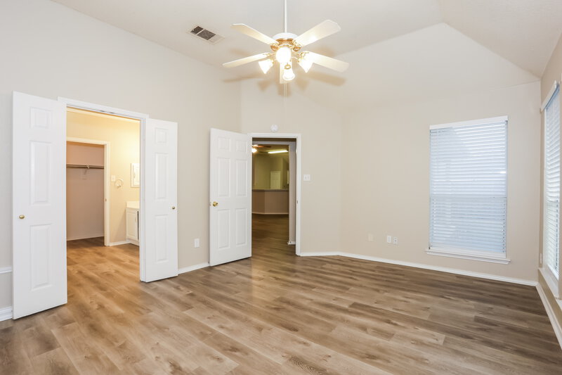 2,295/Mo, 216 Stone Creek Blvd Glenn Heights, TX 75154 Main Bedroom View