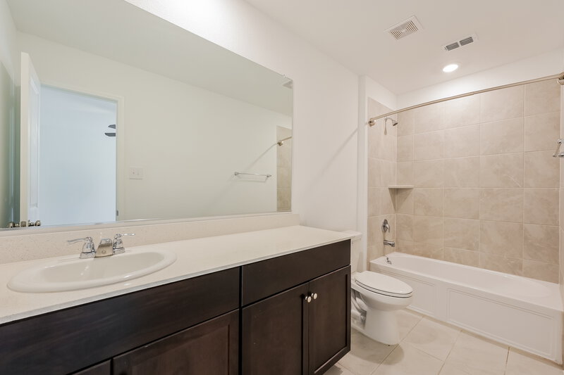 2,250/Mo, 8629 Mount Evans Ct Fort Worth, TX 76123 Main Bathroom View