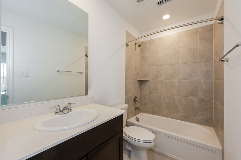 2,250/Mo, 8629 Mount Evans Ct Fort Worth, TX 76123 Bathroom View