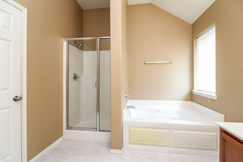 1,710/Mo, 2018 Woodmere Dr Lancaster, TX 75134 Master Bathroom View