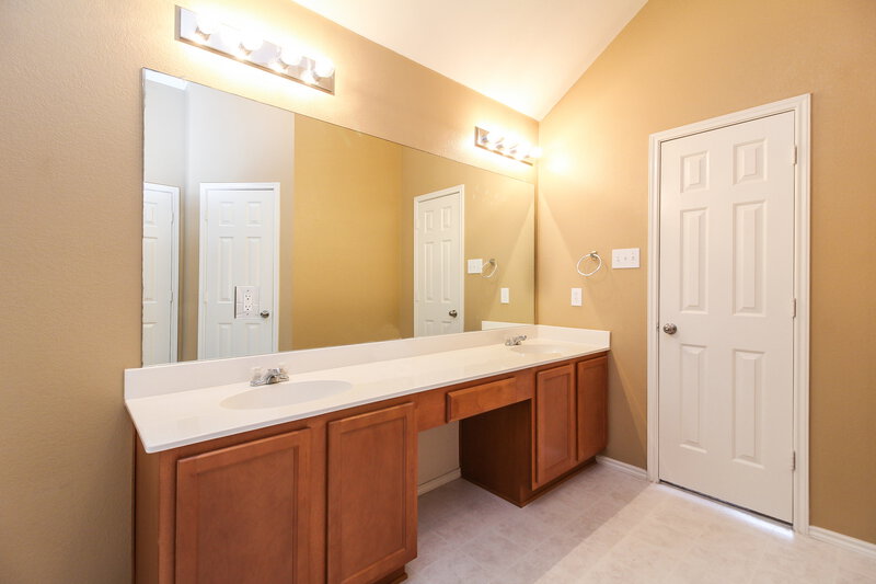 1,710/Mo, 2018 Woodmere Dr Lancaster, TX 75134 Master Bathroom View 2