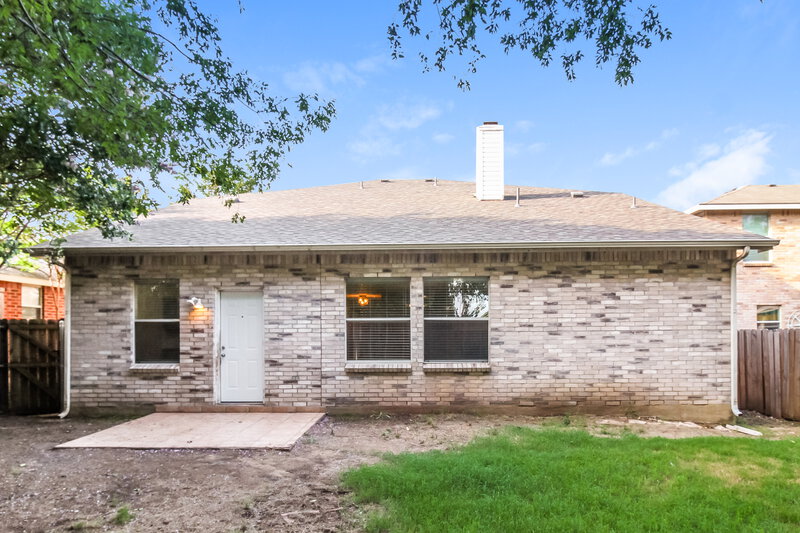2,420/Mo, 2033 Shawnee Trl Justin, TX 76247 Rear View