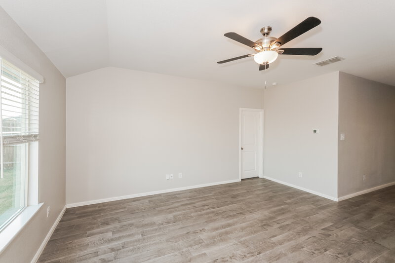 2,285/Mo, 9765 Walnut Cove Dr Fort Worth, TX 76108 Living Room View 2