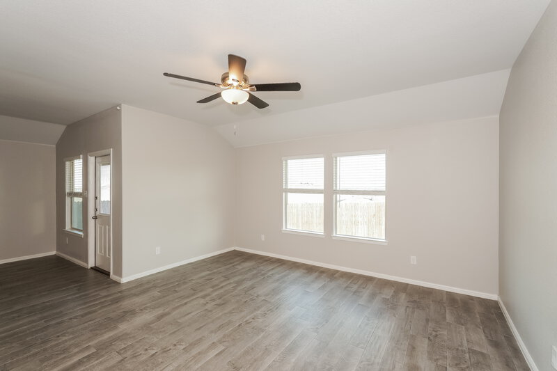 2,285/Mo, 9765 Walnut Cove Dr Fort Worth, TX 76108 Living Room View 3