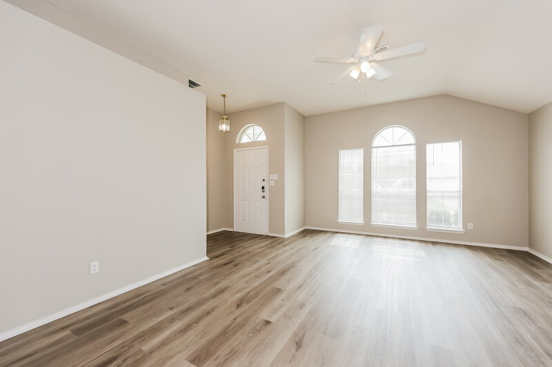 2,255/Mo, 713 Azalea Ln Cedar Hill, TX 75104 Living Room View