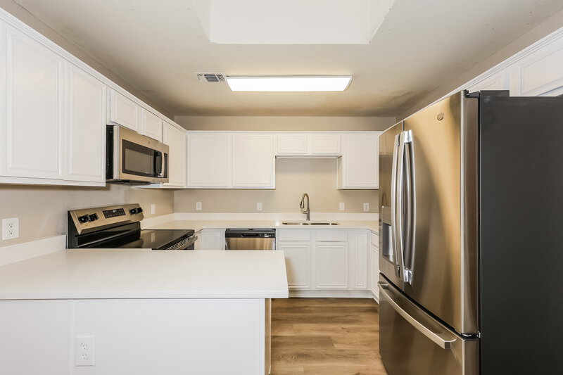 2,255/Mo, 713 Azalea Ln Cedar Hill, TX 75104 Kitchen View 2